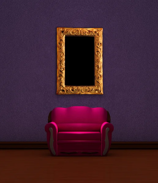 Ροζ καναπέ με κορνίζα στο μωβ μινιμαλιστικό εσωτερικό — Φωτογραφία Αρχείου