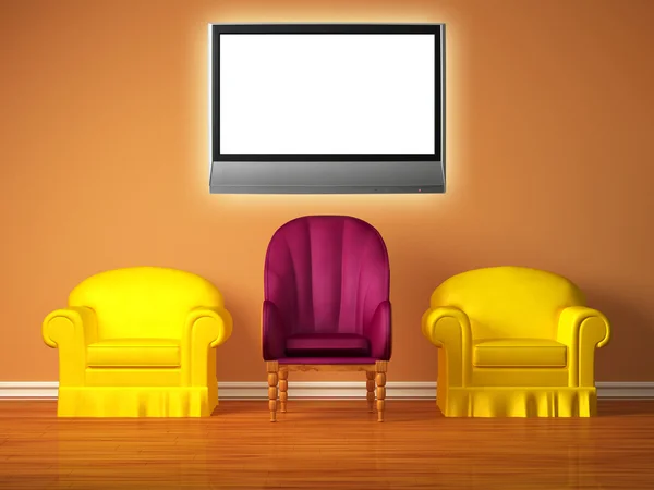 Dos sillas amarillas con una silla púrpura y lcd tv en el centro —  Fotos de Stock