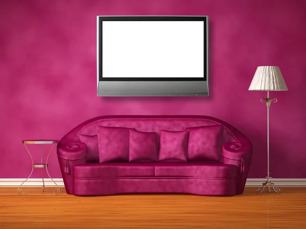 Lila kanapé, asztal, és a szabványos lámpával, LCD TV-vel, lila belső — Stock Fotó