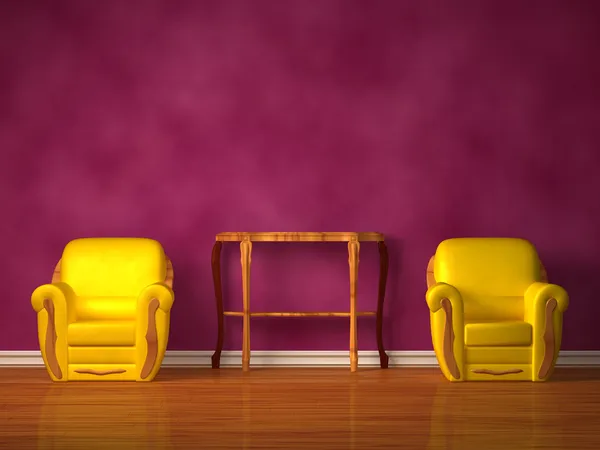 Два стула с деревянной консолью в фиолетовом интерьере — стоковое фото
