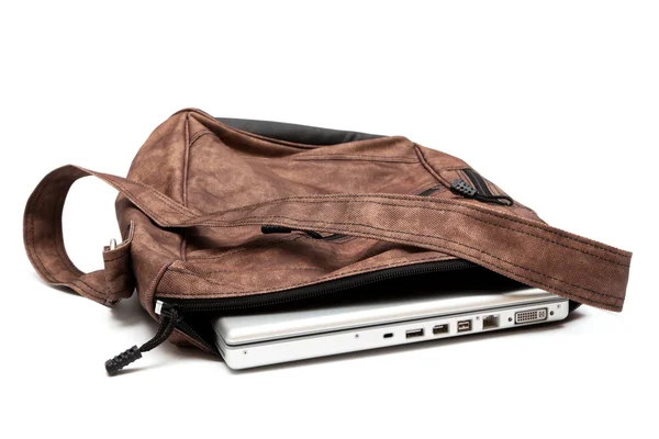 在一个袋子中的现代笔记本电脑 — 图库照片