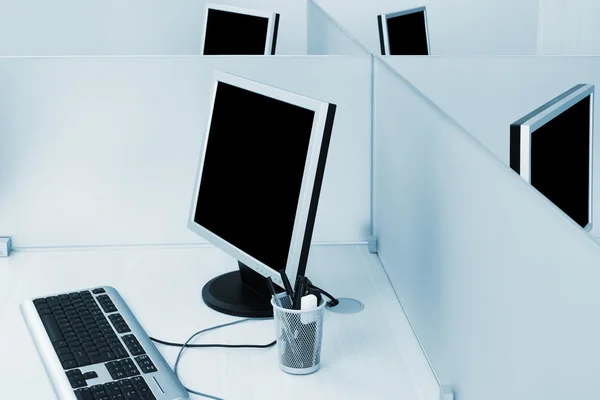 Computadores em uma mesa — Fotografia de Stock