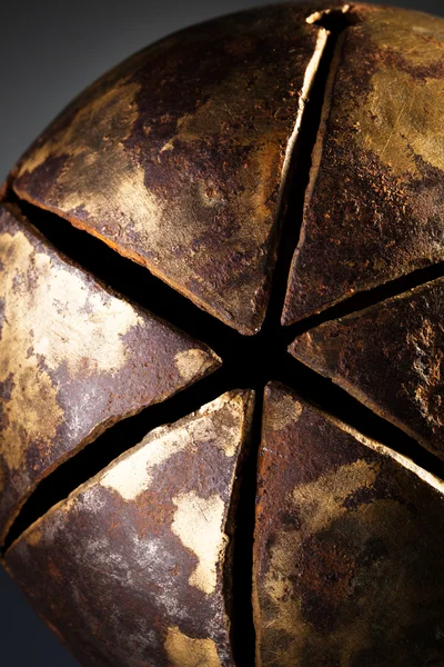 Старый ржавый колокол — стоковое фото