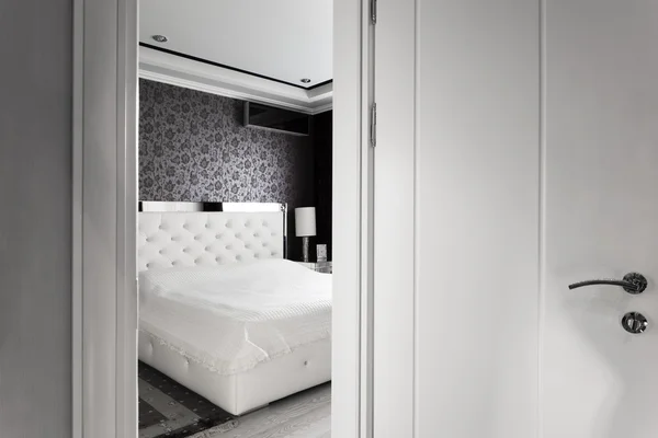 Bedroom's open door — Stock Photo, Image