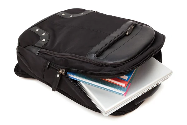 背包带一台笔记本电脑和书籍 — 图库照片