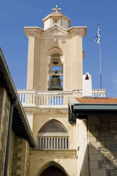 在 kykkos 中的钟塔 — 图库照片