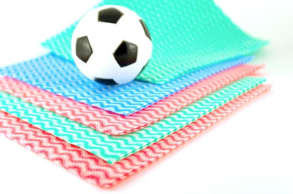 Renkli peçete üzerinde futbol — Stok fotoğraf