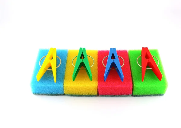 Kleur sponzen en wasknijpers — Stockfoto