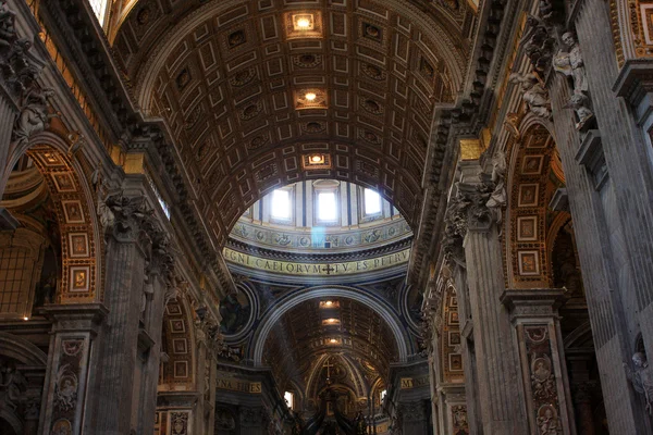 梵蒂冈圣伯多禄大殿 — 图库照片