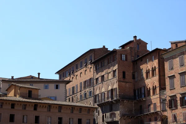 Старые здания, Sienna — стоковое фото