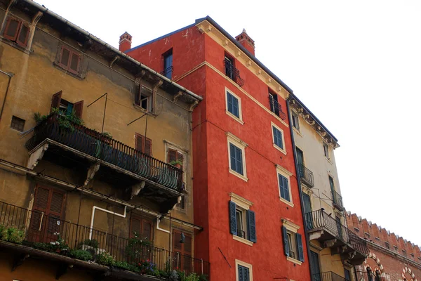 Старое здание, Верона — стоковое фото