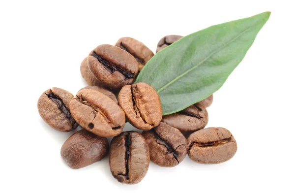 コーヒーの穀物と葉 — ストック写真