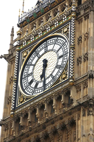 Big ben isolerad på vit, london gotisk arkitektur, Storbritannien — Stockfoto
