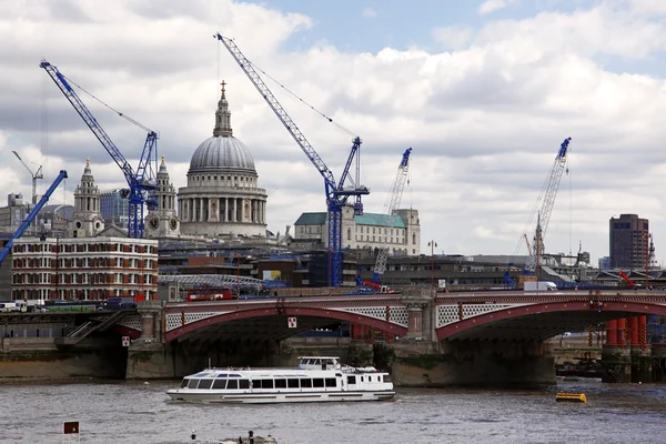 Blackfriars bridge and St Paul's cathedral — Stock Photo, Image