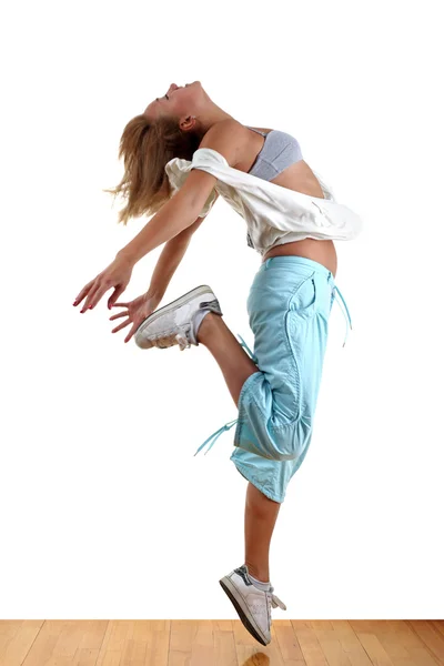 Žena moderní tanečnice v tanečním sále — Stock fotografie