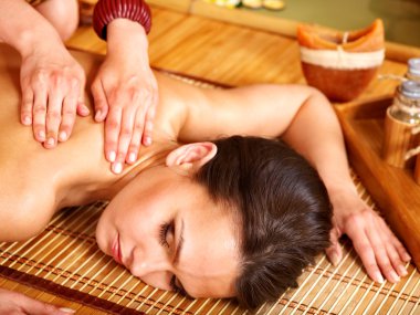 Bambu masaj SpaBambu spa merkezinde masaj yaptırdığım kadın.