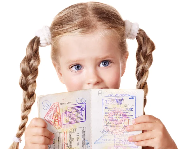 儿童举行国际护照. — 图库照片