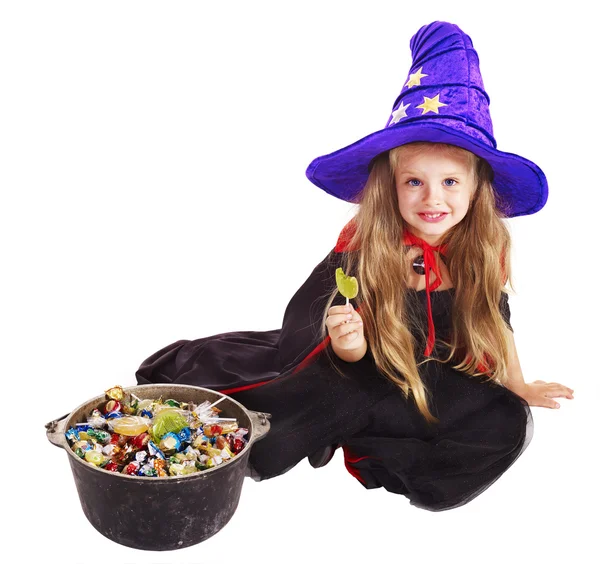 Criança bruxa com doces . — Fotografia de Stock