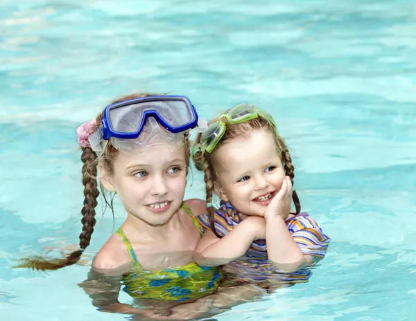 Children swim in swimming pool. — Stock Photo, Image