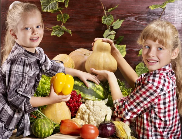Child with vegetable on kitchen. — Stock Photo, Image
