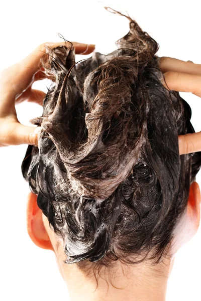 Жінка миття волосся  . — стокове фото