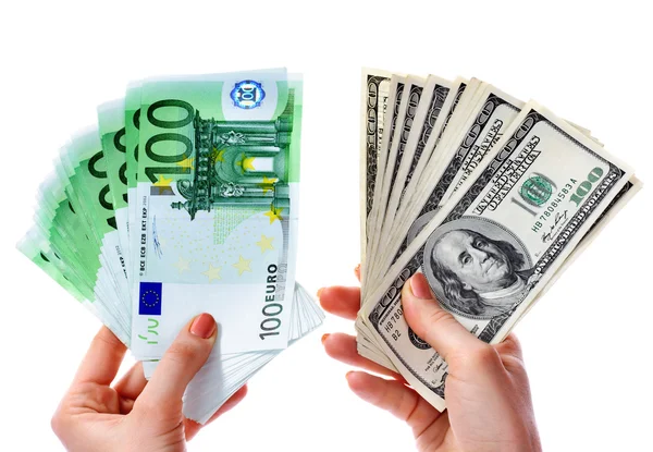 Exchange dollar till euro pengar i kvinnlig hand. — Stockfoto
