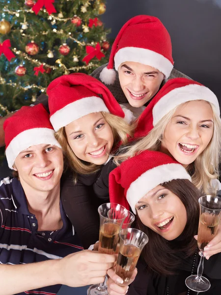 Gruppo giovane in cappello Babbo Natale . — Foto Stock