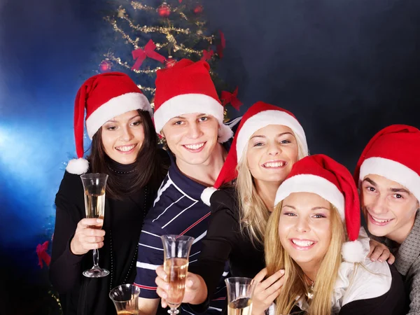 Gruppo giovane in cappello Babbo Natale . — Foto Stock