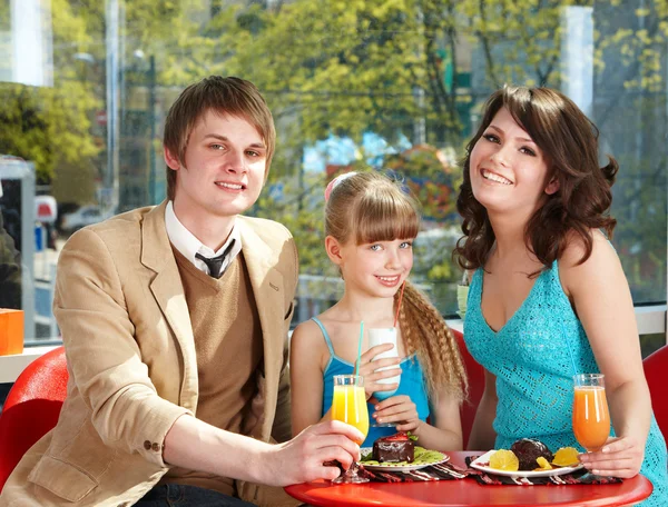 Family with child in restaurant. — Stock Photo, Image