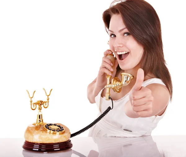 Ung kvinna talar per telefon. — Stockfoto