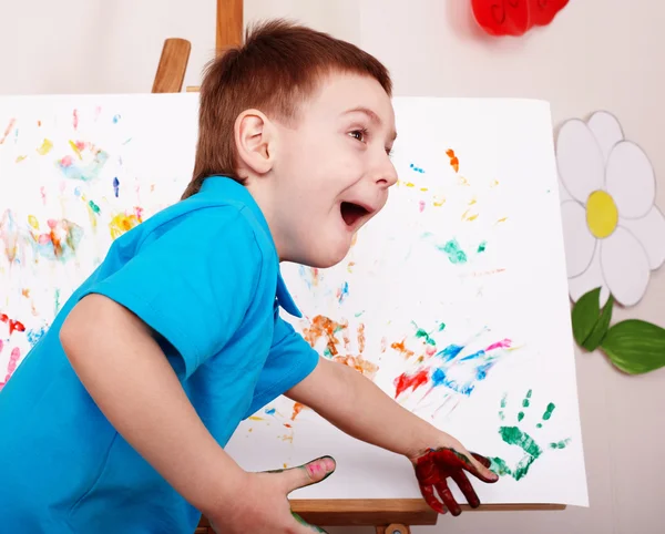 Kind mit Staffelei zeichnet Hände. — Stockfoto