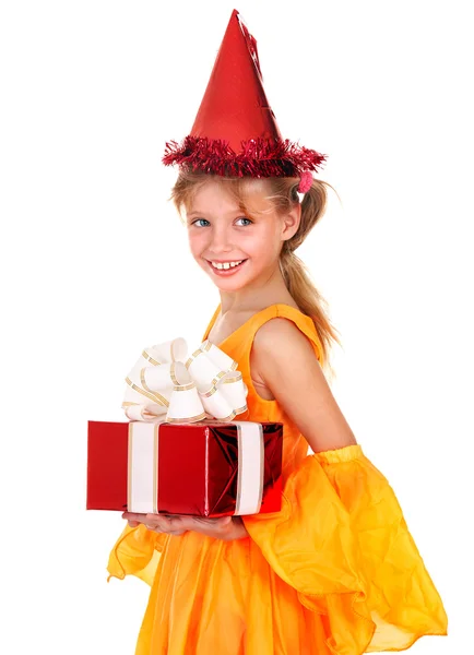 Niño en sombrero de fiesta celebración caja de regalo . —  Fotos de Stock