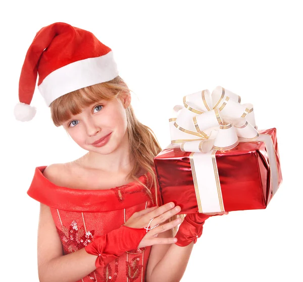 Дитина в капелюсі Санта тримає червону подарункову коробку . — стокове фото