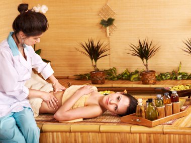 Bambu masaj SpaBambu spa merkezinde masaj yaptırdığım kadın.