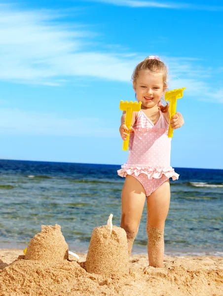 Child playing on beach. — Stock Photo, Image