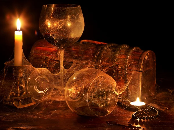 Két pohár vörösbor és gyertya. — Stock Fotó