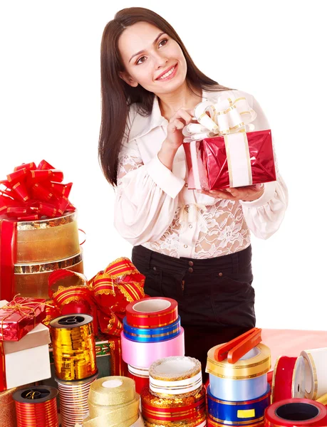 Chica con grupo de caja de regalo de color . —  Fotos de Stock