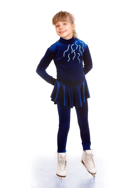 Девушка в синем спортивном платье на коньках . — стоковое фото