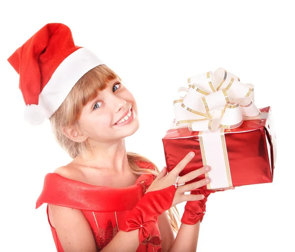 Noel Baba şapkası kırmızı hediye kutusu tutan çocuk. — Stok fotoğraf