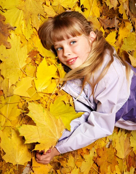 A narancssárga ősz gyerek. — Stock Fotó