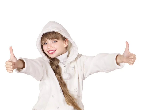 Chica joven en chaqueta de invierno mostrando el pulgar hacia arriba . — Foto de Stock