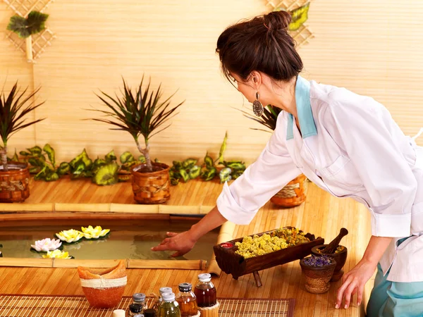 Bamboo massage at spa. — Stock Photo, Image