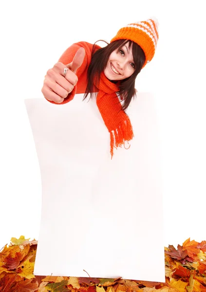 Afiş tutarak sonbahar turuncu kazaklı kız. — Stok fotoğraf