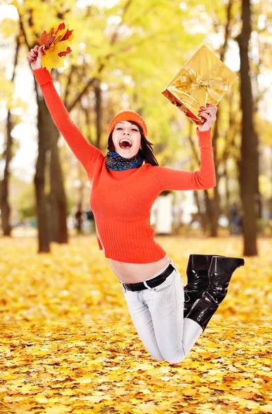Girl with autumn leaf jump outdoor. — Stock Photo, Image