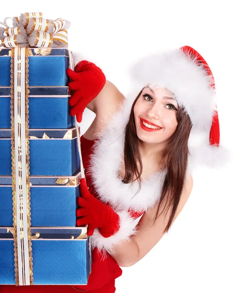 Weihnachtsmädchen mit Weihnachtsmütze hält Stapel Geschenkschachtel. — Stockfoto