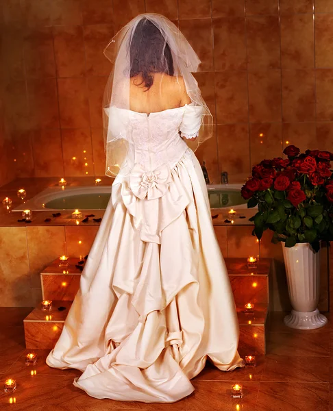 Woman in wedding dress relaxing in bath. — Stock Photo, Image