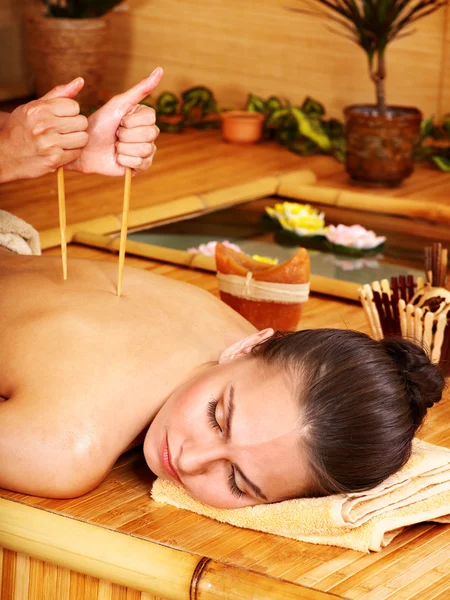 Bambus-Massage. — Stockfoto