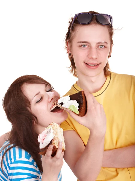 Άνθρωπος και το κορίτσι τρώει τούρτα. — Φωτογραφία Αρχείου