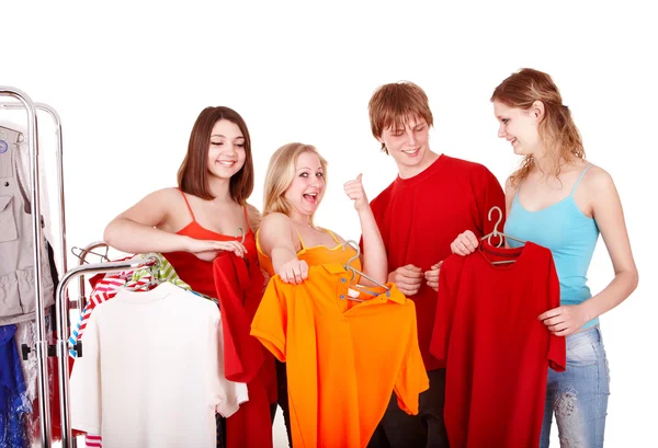 Группа в магазине одежды — стоковое фото