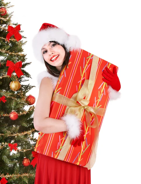 Mädchen stapeln Geschenkbox am Weihnachtsbaum.. — Stockfoto